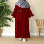 Maroon Georgette Plain Full Abaya for Women with Belt, Pockets & Stole – Elegant Zip Front Design - Image 3